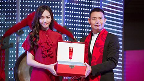 中国美正当红，尊龙时凯旗舰厅A股上市，引领新时代